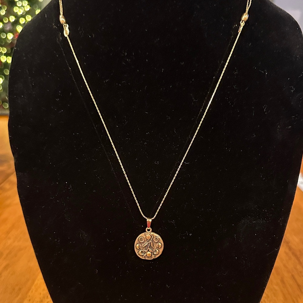 Alex and Ani WILLOW Gold Pendant Necklace, with Chain Station box chain.